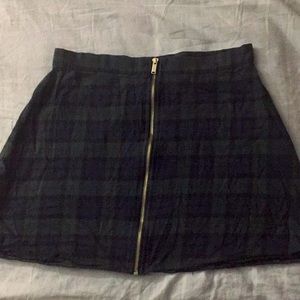 Plaid Navy blue & dark green zip up mini skirt!